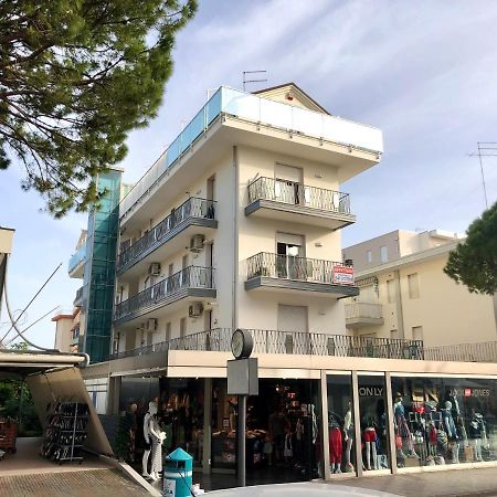 Appartamenti Cristina Carraro Immobiliare - Family Apartments Lido di Jesolo Exterior foto