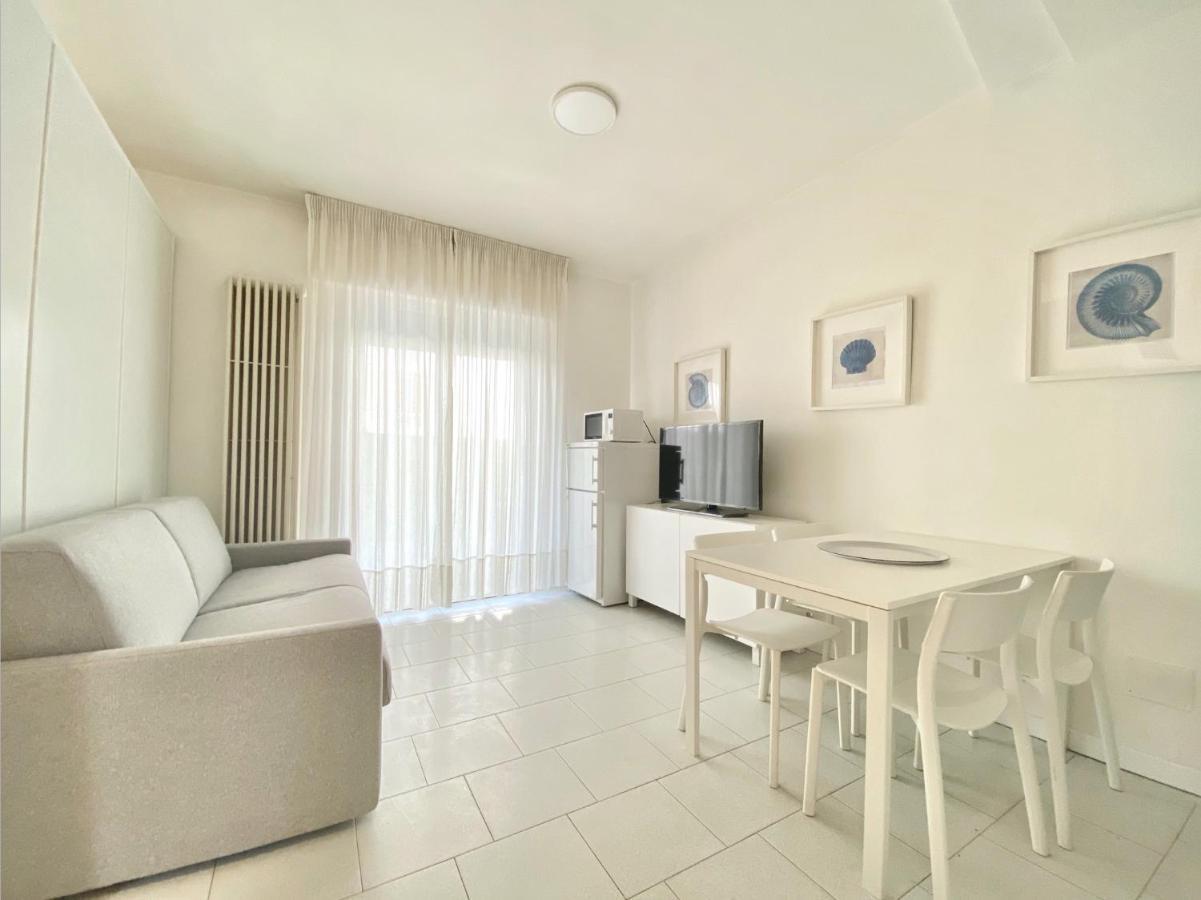 Appartamenti Cristina Carraro Immobiliare - Family Apartments Lido di Jesolo Exterior foto