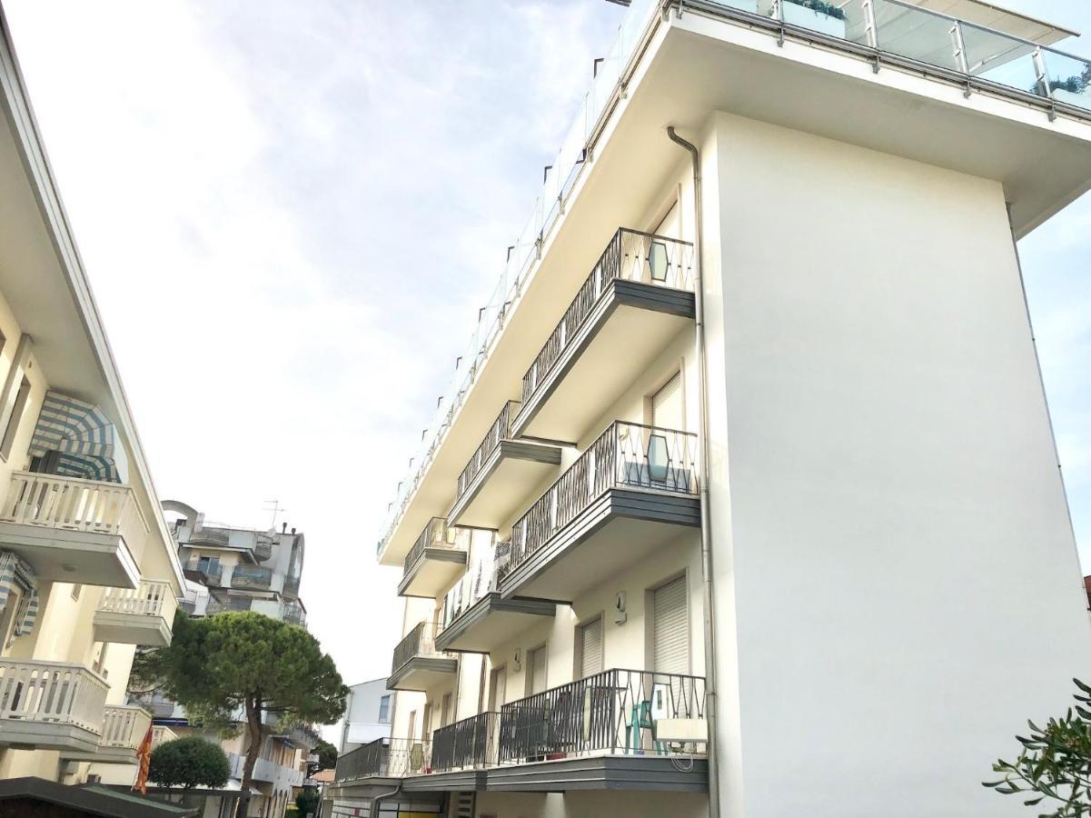 Appartamenti Cristina Carraro Immobiliare - Family Apartments Lido di Jesolo Exterior foto
